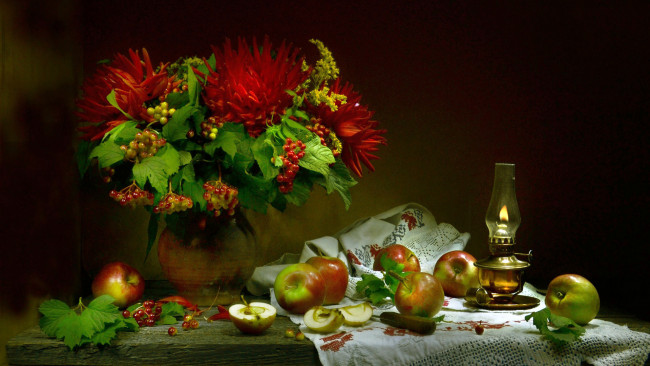 Обои картинки фото еда, натюрморт, лампа, цветы