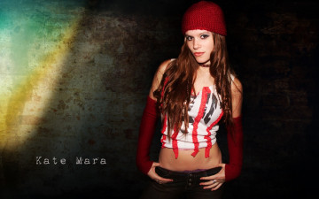 Картинка девушки kate+mara рыжая шапка топ рукава