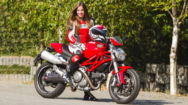 Обои картинки фото мотоциклы, мото с девушкой, ирина, высоцкая