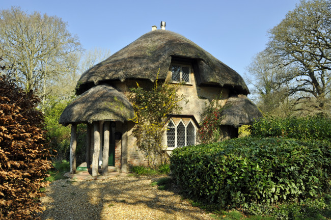 Обои картинки фото stanbridge, england, города, здания, дома, дом, кусты, деревья