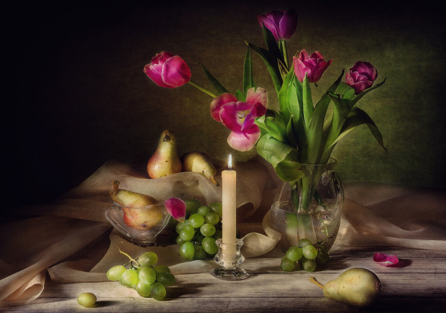 Обои картинки фото еда, натюрморт, тюльпаны, свеча, виноград, груши