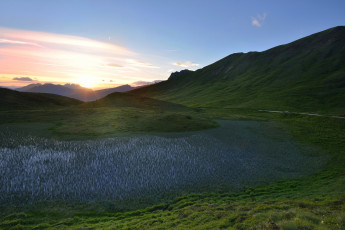 Картинка природа восходы закаты луг восход вода горы