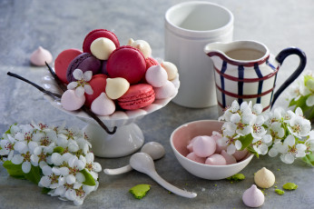 Картинка еда макаруны груша посуда цветы керамика натюрморт печенье ложки макарон