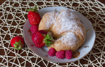 Картинка еда хлеб +выпечка марципан ягоды