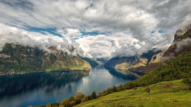 Обои картинки фото природа, реки, озера, горы, облака, река, лес