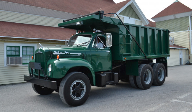 Обои картинки фото mack b-61 tandem dump, автомобили, mack, тягач, тяжелый, грузовик, седельный