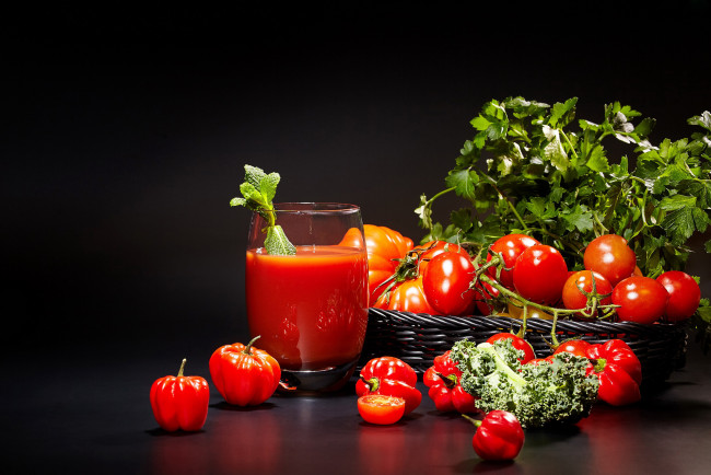 Обои картинки фото еда, овощи, помидоры, красный, мята, петрушка, перец, зеленый