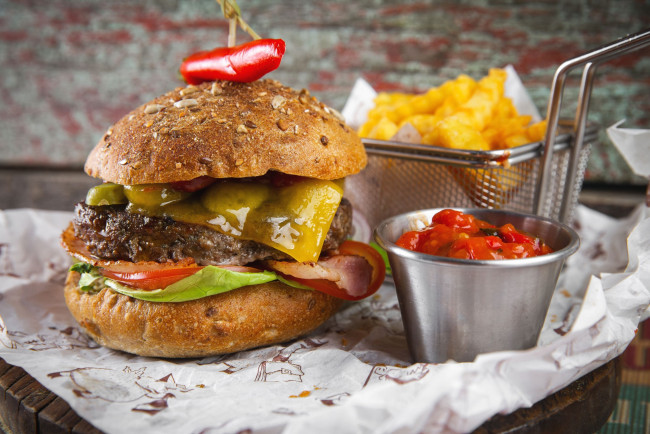 Обои картинки фото еда, бутерброды,  гамбургеры,  канапе, бургер, картошка-фри, начинка, соус