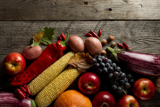 Обои картинки фото еда, фрукты и овощи вместе, картофель, фрукты, яблоки, виноград, овощи, орешки, перец, кукуруза