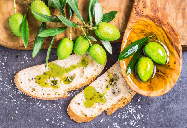 Обои картинки фото еда, разное, оливки, хлеб, масло