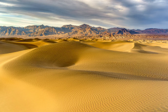 обоя природа, пустыни, песок, дюны, горы, пустыня