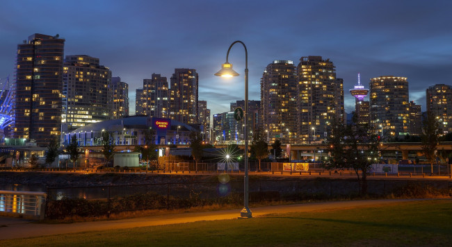 Обои картинки фото города, ванкувер , канада, фонарь, огни, вечер, ванкувер