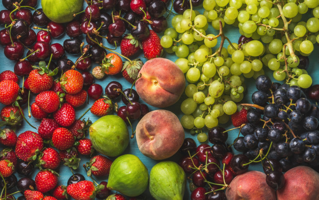 Обои картинки фото еда, фрукты,  ягоды, ягода, виноград, персики, клубника, вишня