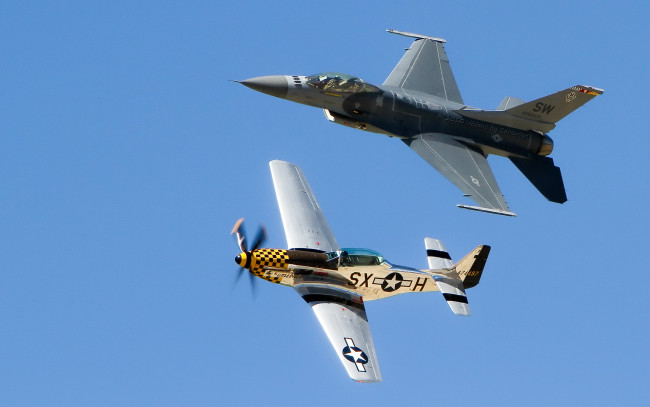 Обои картинки фото north american p-51d mustang,  f-16 falcon, авиация, боевые самолёты, mustang, falcon, f16, p51d, истребитель
