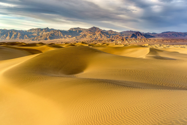Обои картинки фото природа, пустыни, песок, дюны, горы, пустыня