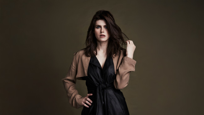 Обои картинки фото alexandra daddario 2025, девушки, alexandra daddario, александра, даддарио, актриса, фотосессия, знаменитости