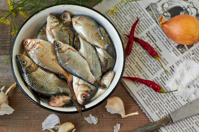 Обои картинки фото еда, рыба, морепродукты, суши, роллы, перец, карасики