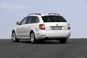 Картинка автомобили skoda combi superb светлый greenline