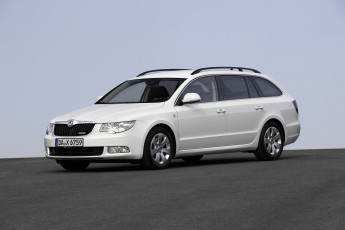 Картинка автомобили skoda светлый greenline combi superb