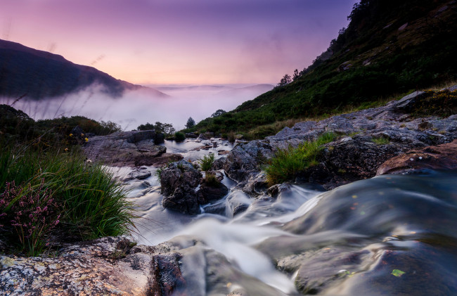 Обои картинки фото природа, горы, камни, поток, река, великобритания, уэльс, пейзаж, туман, утро