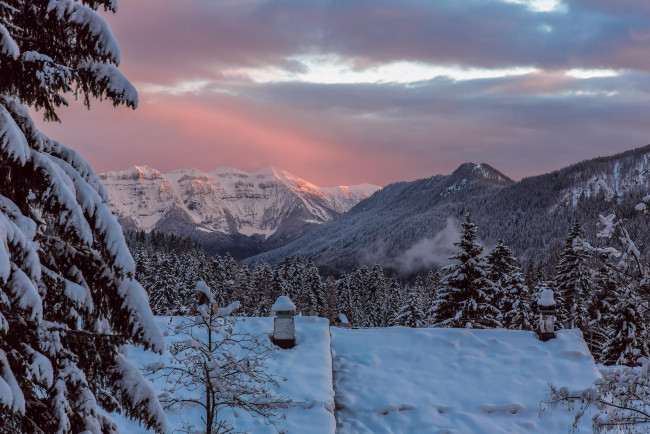 Обои картинки фото природа, зима, горы, вершины, снег, крыши
