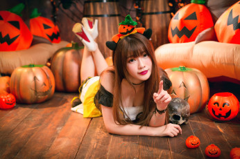 Картинка праздничные хэллоуин азиатка хеллоуин тыквы череп девушка