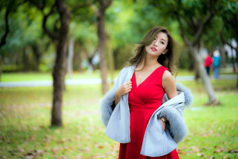 Картинка девушки -+азиатки красное платье накидка мех