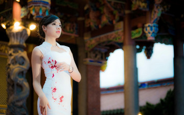Картинка девушки -+азиатки платье браслет