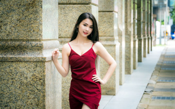 Картинка девушки -+азиатки платье декольте серьги