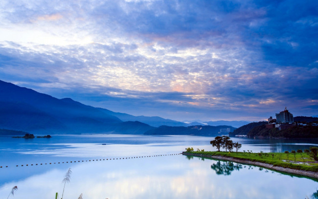 Обои картинки фото китай,  тайвань,  кнр,  наньтоу, города, - пейзажи, горы, озеро, небо, облака, здания