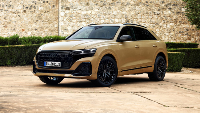 Обои картинки фото audi q8 55 tfsi quattro, автомобили, audi, желтый, стена