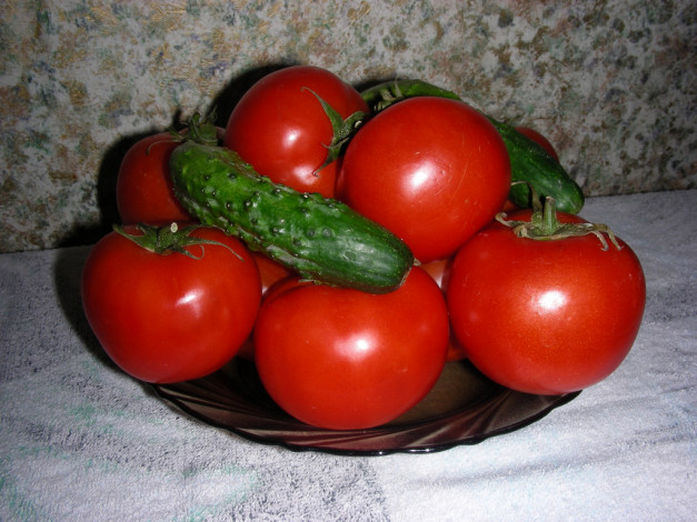 Обои картинки фото еда, овощи, помидоры, томаты, огурцы