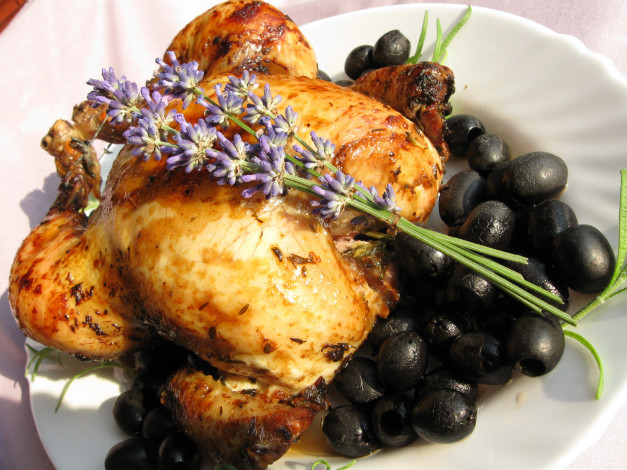 Обои картинки фото автор, varvarra, еда, мясные, блюда, маслины, ветка, лаванды, запеченная, курица