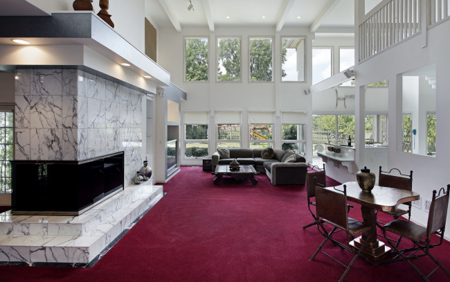 Обои картинки фото интерьер, гостиная, камин, окна, ковер, стол, стулья, диван