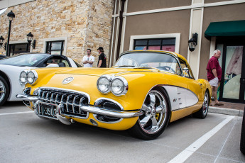 Картинка автомобили выставки уличные фото corvette chevrolet