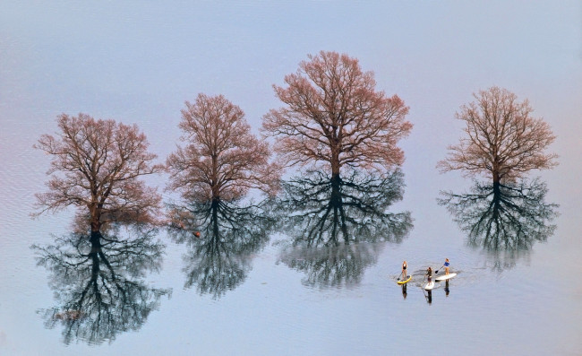 Обои картинки фото природа, реки, озера, лодки, люди, озеро, деревья