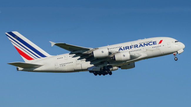 Обои картинки фото a380-861, авиация, пассажирские самолёты, авиалайнер