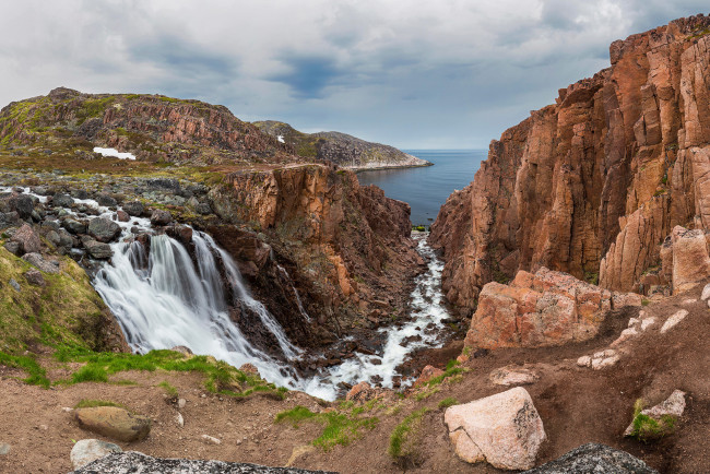 Обои картинки фото териберский водопад, природа, водопады, кольский, водопад, териберский, россия, берег, скалы, полуостров