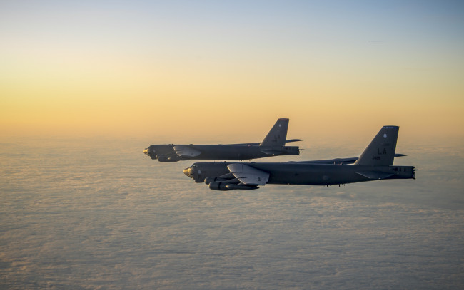 Обои картинки фото boeing b-52 stratofortress, авиация, боевые самолёты, небо, stratofortress, b52, boeing, стратегический, бомбардировщик, ввс, сша, военная