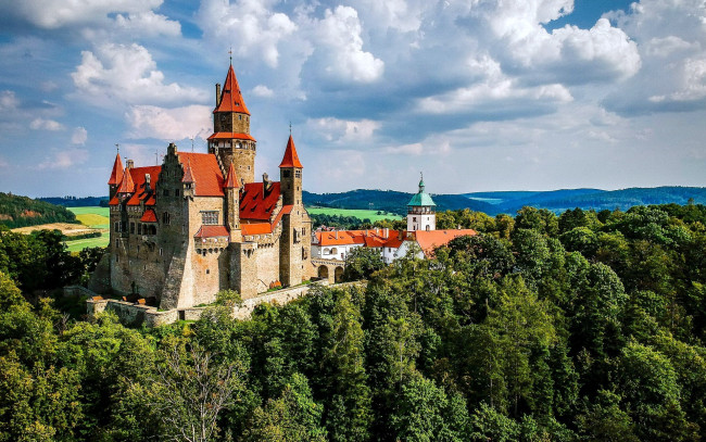 Обои картинки фото bouzov castle in czechia, города, замки чехии, bouzov, castle, in, czechia