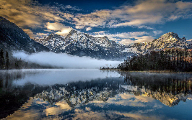 Обои картинки фото природа, пейзажи, горы, озеро, отражение, лес, облака