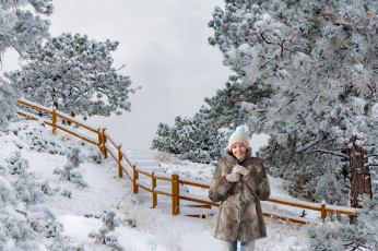 Картинка девушки katya+clover+ катя+скаредина зима деревья снег шубка шапочка
