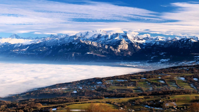 Обои картинки фото эгюий-дю-миди шамони-мон-блан, города, - пейзажи, облака, горы, снег, озеро, селение, поля