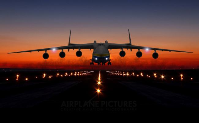 Обои картинки фото авиация, грузовые самолёты, ан225, мрия, взлетно, посадочная, полоса, ночь, огни