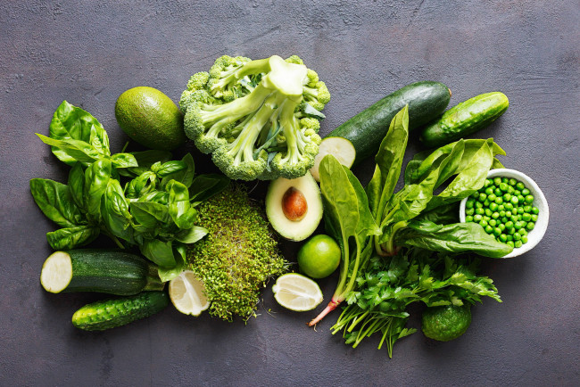 Обои картинки фото еда, овощи, шпинат, петрушка, огурец, брокколи