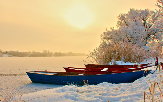 Обои картинки фото корабли, лодки, шлюпки, река, снег, зима