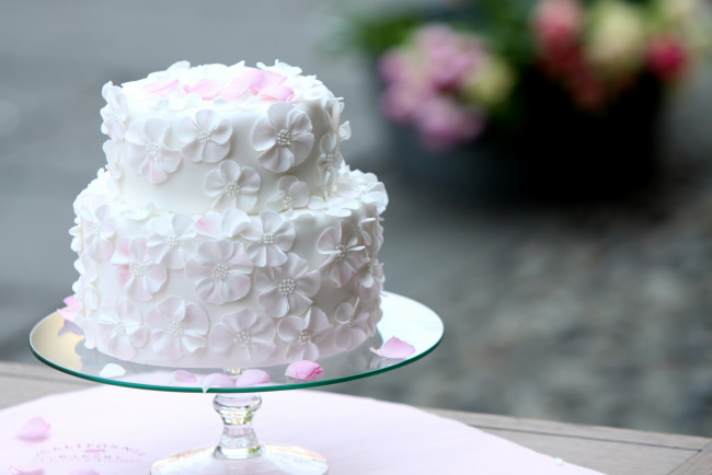 Обои картинки фото еда, пирожные, кексы, печенье, белый, цветочки, свадебный