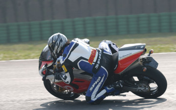 Картинка спорт мотоспорт мотоцикл гонка трек