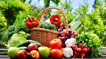 обоя еда, фрукты и овощи вместе, яблоки, виноград, нектарины, кабачки, помидоры, перец, зелень, капуста, редис, томаты