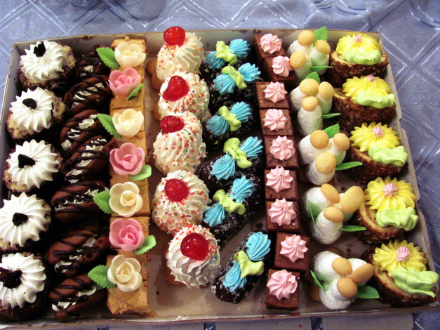 Обои картинки фото еда, пирожные,  кексы,  печенье, ассорти